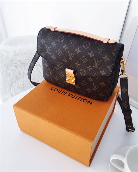 lv mini lin pochette|lv pochette métis.